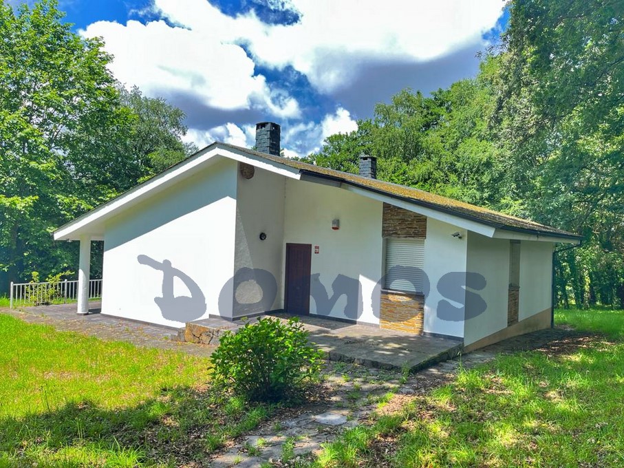 Casa a la venta con finca de 5600 metros en Pedreda, Lugo