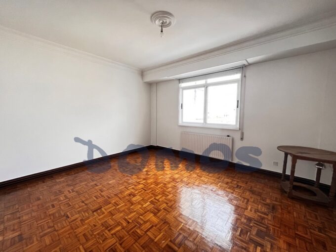 Piso en venta de tres dormitorios entre San Roque y Fontiñas