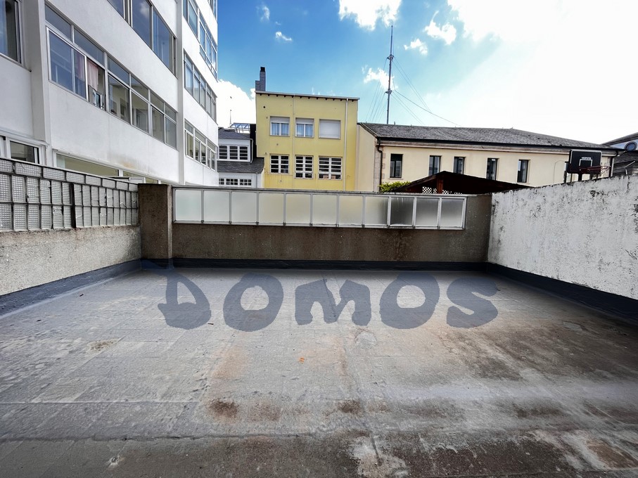 Piso en venta con terraza dentro de Murallas-centro en Lugo (2)