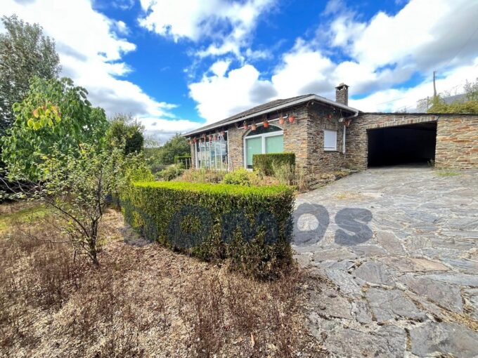 Casa de Piedra con Parcela cerrada en venta. – A Solo 3 km de Nadela (Lugo).